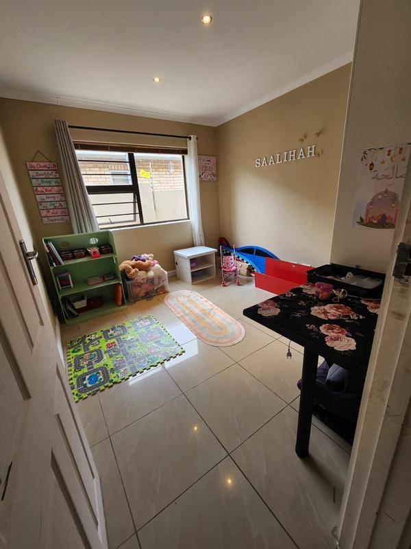 To Let 4 Bedroom Property for Rent in Parsonsvlei Eastern Cape